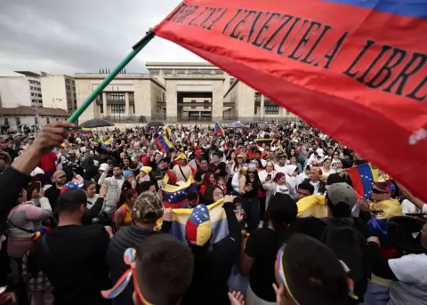 Cientos de personas en Venezuela exigiendo la liberaci�n de presos pol�ticos.