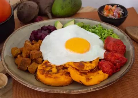 Los llapingachos destacan en el ranking de Taste Atlas.