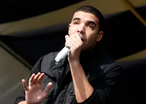 Drake perdi� un mill�n de dolares en apuesta.
