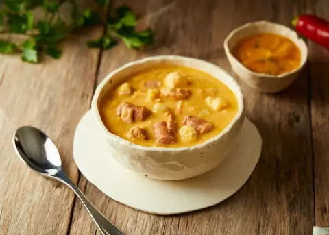 El Mote Pata m�s grande del mundo se prepara en Cuenca.