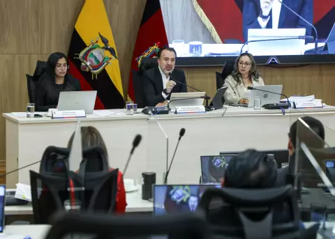 Concejo de Quito rechaza fiscalizaci�n de la Asamblea