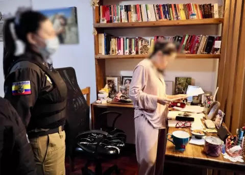 La Polic�a allana la vivienda de Luisa Gonz�lez, excandidata presidencial.