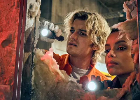 Joe Keery y Liam Neeson enfrentan hongo mortal en thriller cinematogr�fico.