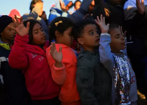 32 menores ecuatorianos permanecen bajo custodia migratoria en Estados Unidos