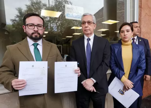 Aldrin G�mez (i) y Enrique Herrer�a (c), subsecretario y secretario Jur�dico de la Presidencia de la Rep�blica, respectivamente.