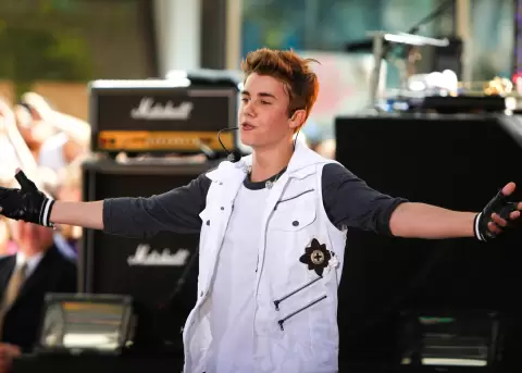 Justin Bieber vuelve triunfalmente a los Grammy tras larga ausencia.