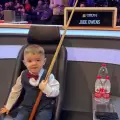 Niño de dos años tiene dos récords Guinness por jugar billar