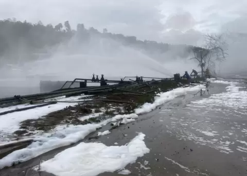 Incendio en �rea externa de la Refiner�a de Esmeraldas fue controlado