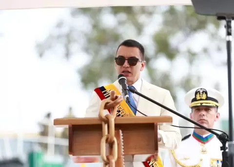 Noboa firma Decreto 298 y refuerza medidas contra lavado de activos en Ecuador