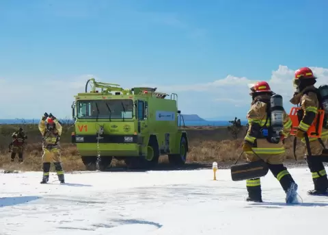 Aeropuerto de Gal�pagos realiza simulacro para reforzar protocolos de emergencia