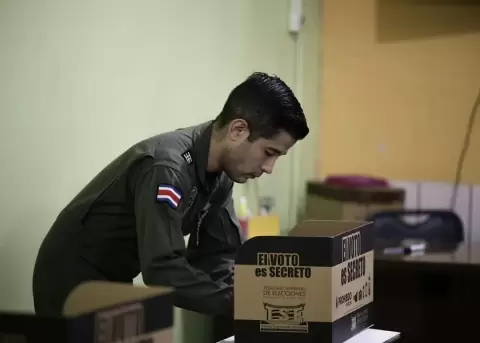 Costa Rica vota para elegir presidente tras una campa�a marcada por el tema de inseguridad