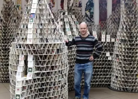 Benjamin Klapper ha coleccionado portavasos desde peque�o.