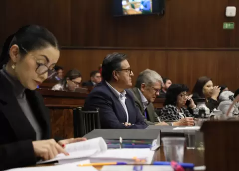 Asamble�stas de la Revoluci�n Ciudadana (RC) en la sesi�n de la Comisi�n de Fiscalizaci�n, el 02 de febrero de 2026.