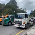 Transportistas de Ecuador y Colombia protestan en Rumichaca contra aranceles recíprocos