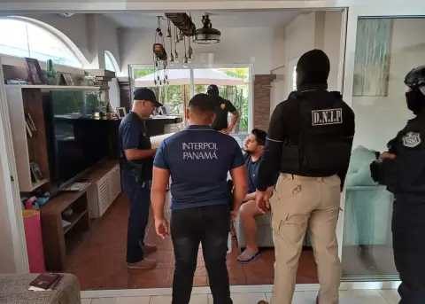 Detenci�n de Leonardo Cort�zar en Panam�, en marzo de 2025.