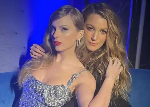 Taylor Swift duda e invitar a una de sus amigas a su boda.