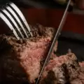 Ahuma convierte la parrilla en una experiencia de autor que se vive con fuego, carne y creatividad