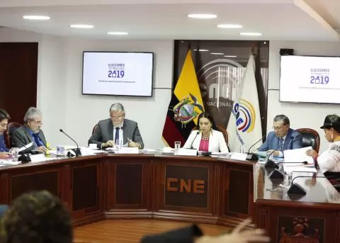 "Falta de renovaci�n del Consejo Nacional Electoral amenaza la democracia en Ecuador", alerta Medardo Oleas