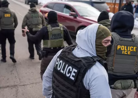 Agentes federales realizan operaciones de control de inmigraci�n en Minneapolis, el 5 de febrero de 2026.