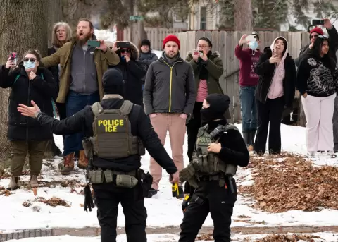 EE.UU. suspende redadas migratorias en Minnesota
