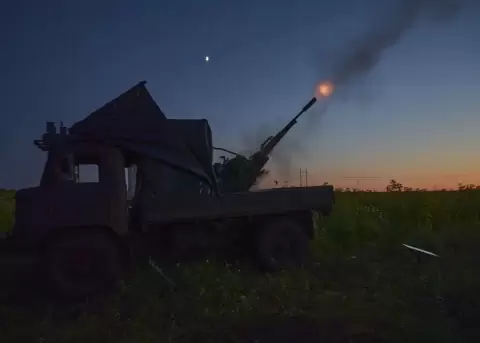 En la imagen, el Zu-22-3, un ca��n a�reo de la era sovi�tica empleado para derribar drones kamikaze "Shahed" cerca de J�rkov, en el este de Ucrania.
