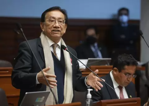 Jos� Mar�a Balc�zar elegido presidente interino del Per�