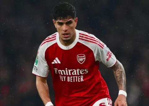 Piero Hincapi� sigue sumando minutos en el Arsenal.