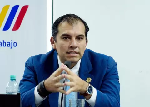 Gobierno regula turnos especiales y flexibiliza la jornada laboral en Ecuador