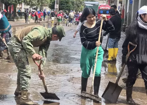 Aluvi�n en Alaus�, provincia de Chimborazo.