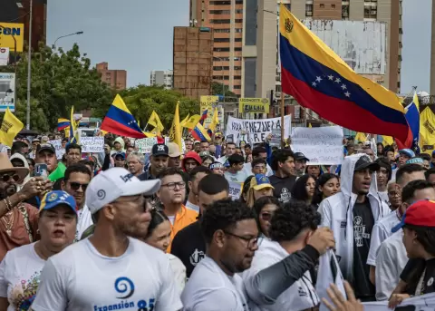 Concentraci�n de venezolanos exigiendo la liberaci�n de presos pol�ticos del r�gimen chavista.