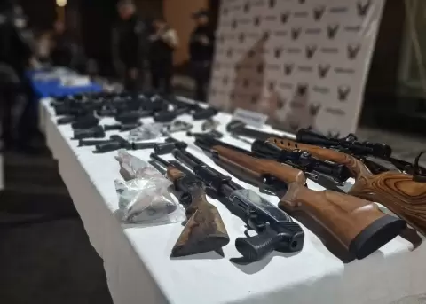 Armas de fuego incautadas en el operativo 'Apolo 8', ejecutado en varias zonas de la provincia del Guayas.