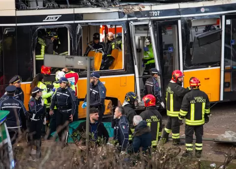 Al menos 40 heridos deja descarrilamiento de tranv�a en Mil�n