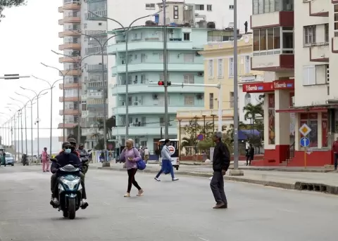 Una "toma amistosa" de Cuba ser�a una estrategia dise�ada para reducir la presi�n de sus aliados.