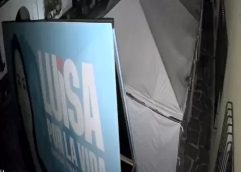 Un video muestra el supuesto allanamiento a la sede de la Revoluci�n Ciudadana en Quito.