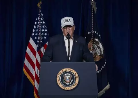 Donald Trump, presidente de EE.UU., anuncia una operaci�n militar "masiva" con el objetivo de "aniquilar" y "destrozar" al r�gimen de Ir�n.