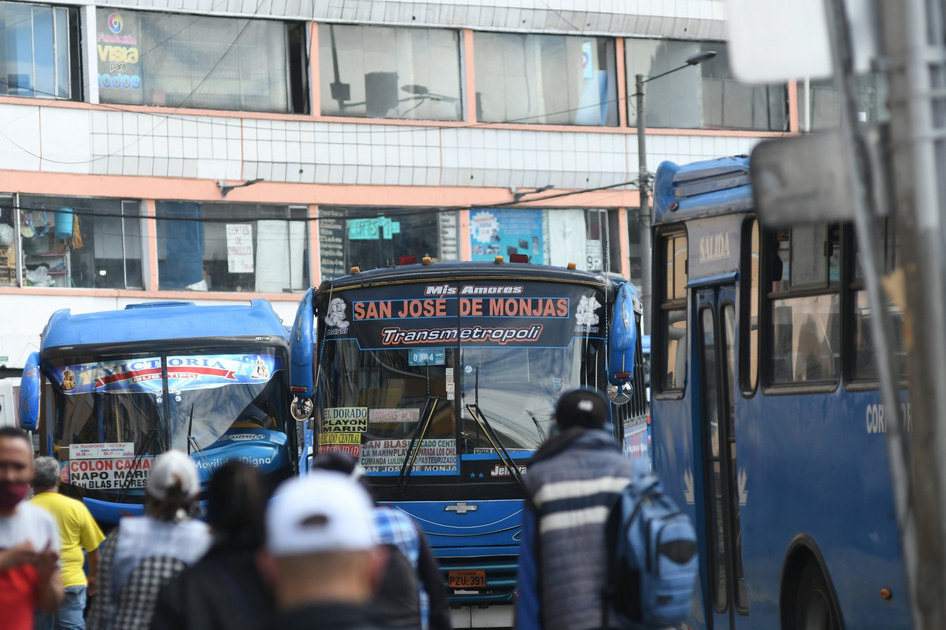 Quito en riesgo de paralización del transporte por falta de ...