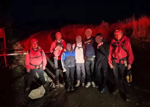 El Cuerpo de Bomberos de Quito rescat� a cuatro personas de la cumbre del Rucu Pichincha, el 28 de febrero de 2026.