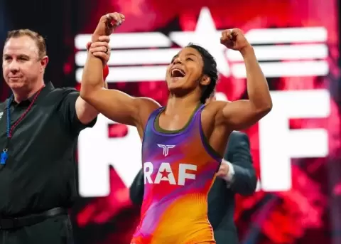 Luc�a Y�pez brill� en su debut en los RAF 06.