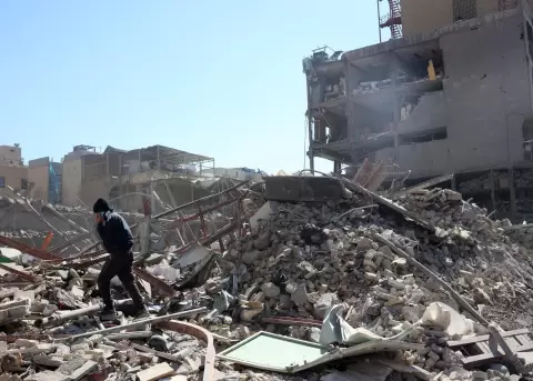 Un edificio da�ado por un bombardeo de Israel y EE. UU. en Teher�n.