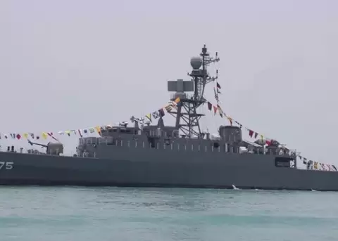Ataque submarino de EE.UU. hunde fragata iran� y deja m�s de 150 desaparecidos