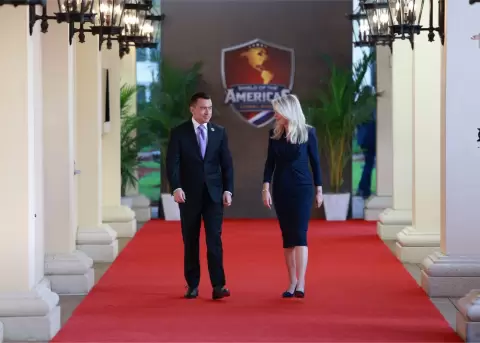 Toque de queda y cooperaci�n internacional contra el crimen organizado.