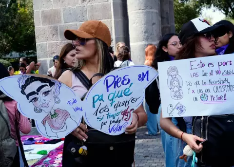 Miles de mujeres marcharon en Quito y Guayaquil por el D�a de la Mujer
