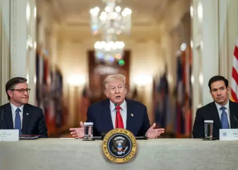Trump ve la guerra contra Ir�n �pr�cticamente terminada� y dice que medita tomar el estrecho de Ormuz
