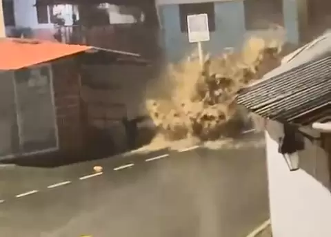 Desbordamiento del r�o Salvias en Zaruma, El Oro.