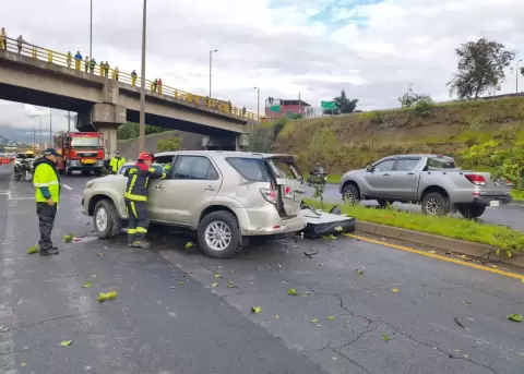 Un accidente de tr�nsito en la Ruta Viva, sentido Quito-Aeropuerto, el 12 de marzo de 2026.