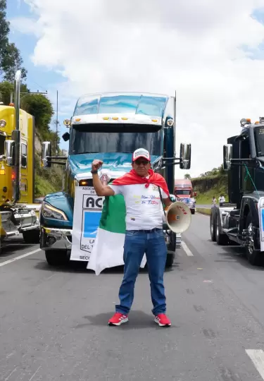 Protesta contra la guerra comercial en el puente internacional de Rumichaca.