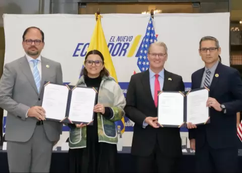 Suscripci�n de un memorando de entendimiento entre Ecuador y Estados Unidos para la operaci�n del FBI en Quito.