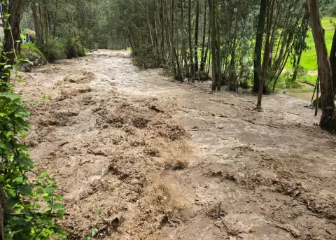 Desbordamiento del r�o Yanuncay, en Cuenca.