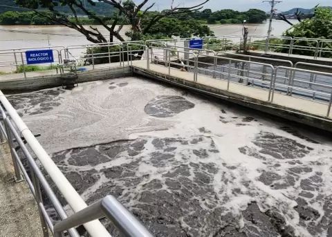 Ministerio de Ambiente denuncia presencia excesiva de plomo en residuos industriales en Guayaquil