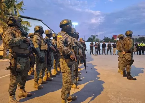 Daniel Noboa firma decreto que establece toque de queda en cuatro provincias